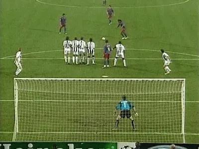 梅西的好大哥：罗纳尔迪尼奥-足球界的人间精灵