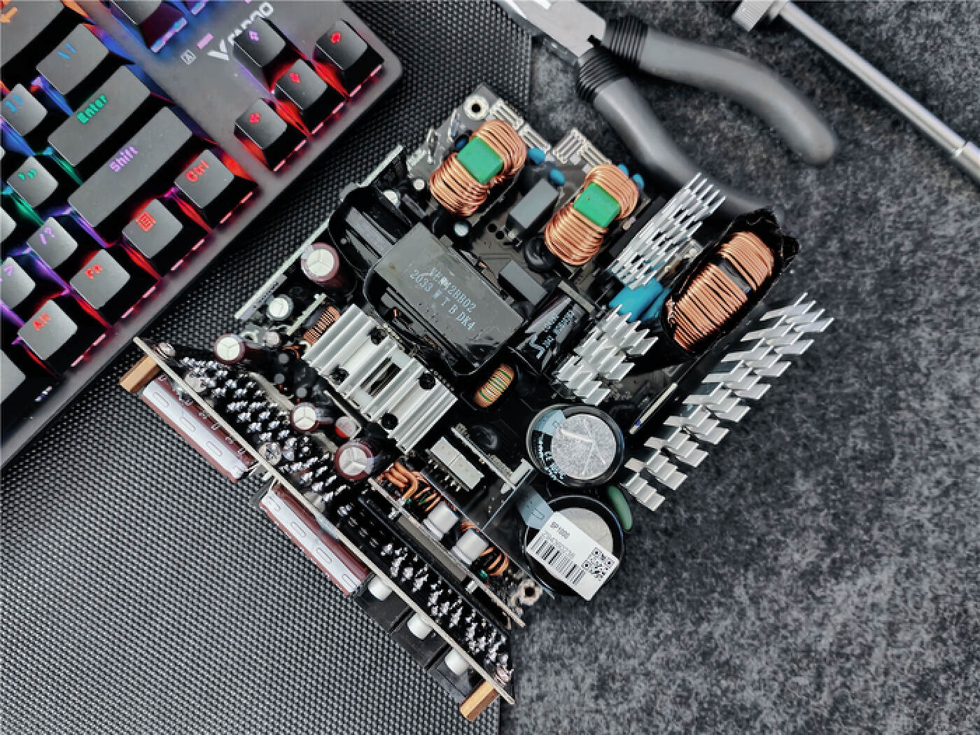 安钛克金牌全模组750w拆解,安钛克白金电源