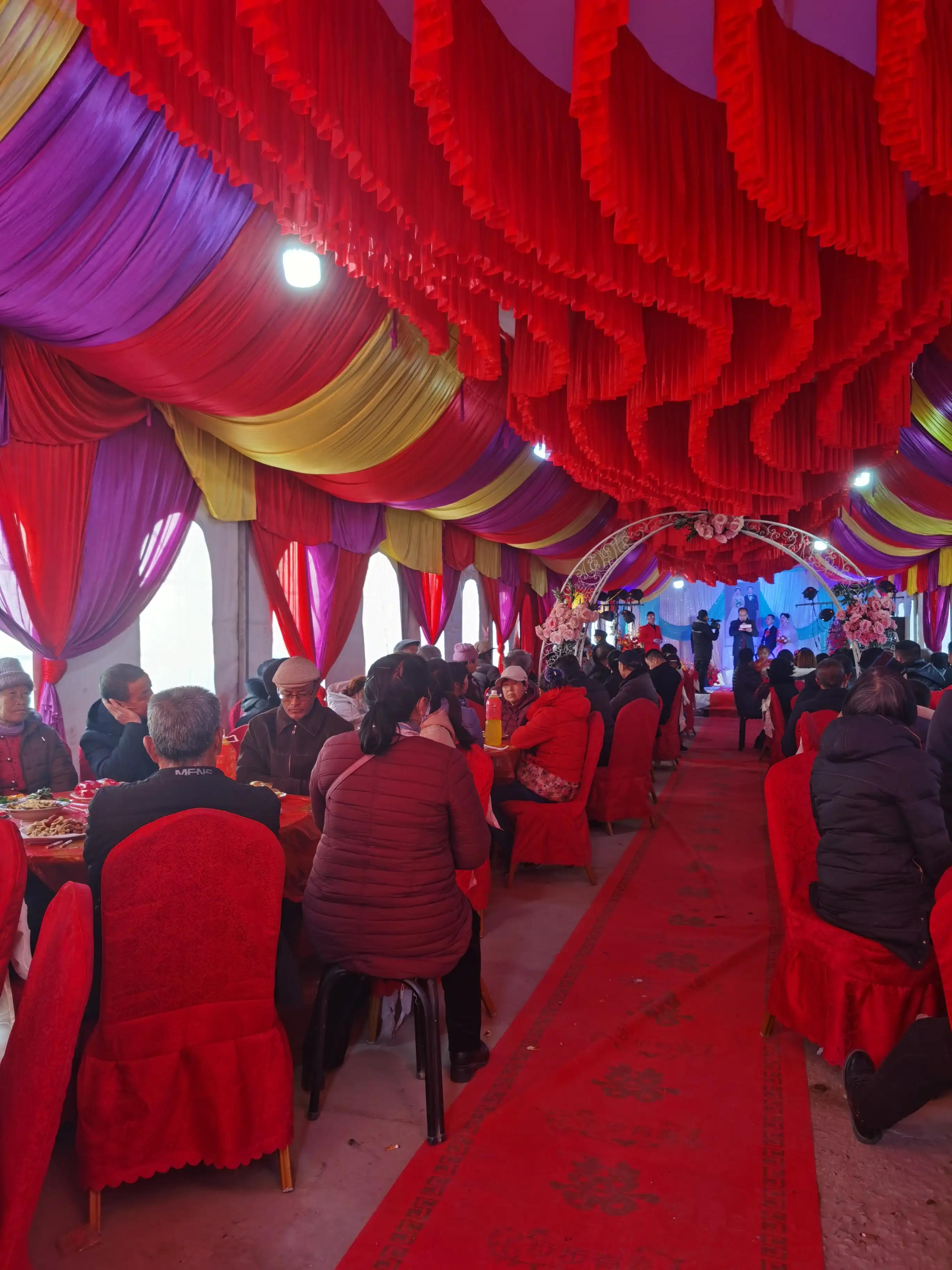 大龄女青年找小鲜肉是什么心理,大龄剩女和小鲜肉谈恋爱的烦恼