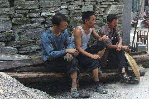 农村的那些光棍后来怎么样了,农村3000万光棍何去何从