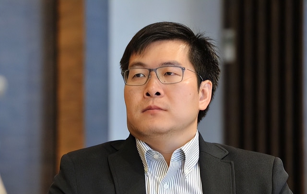 他穷到花老婆钱，24岁创业，靠卖网站域名发家，现身家75亿