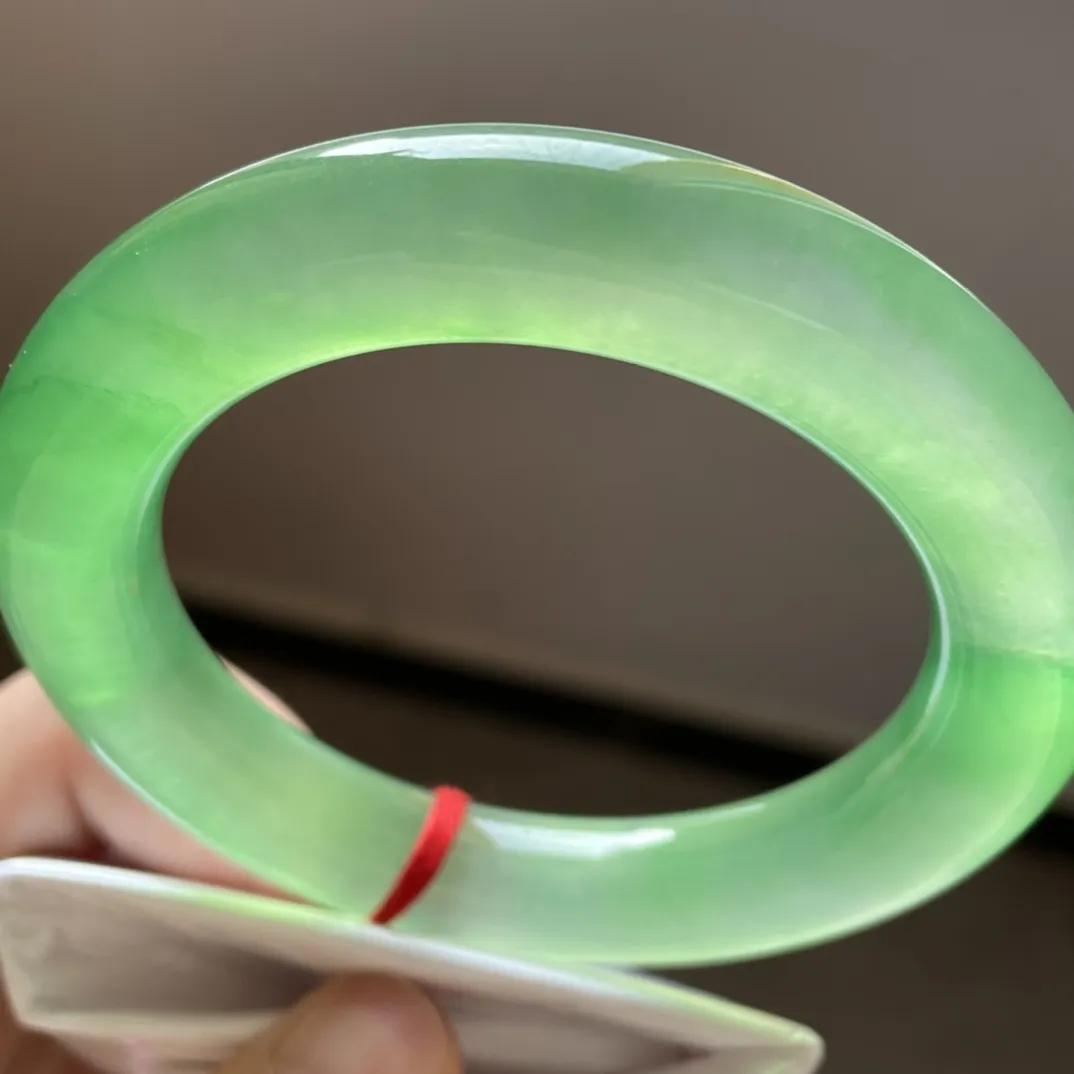 缅甸a货翡翠冰种小圆条翡翠手镯,有绿白黑三种颜色的翡翠手镯