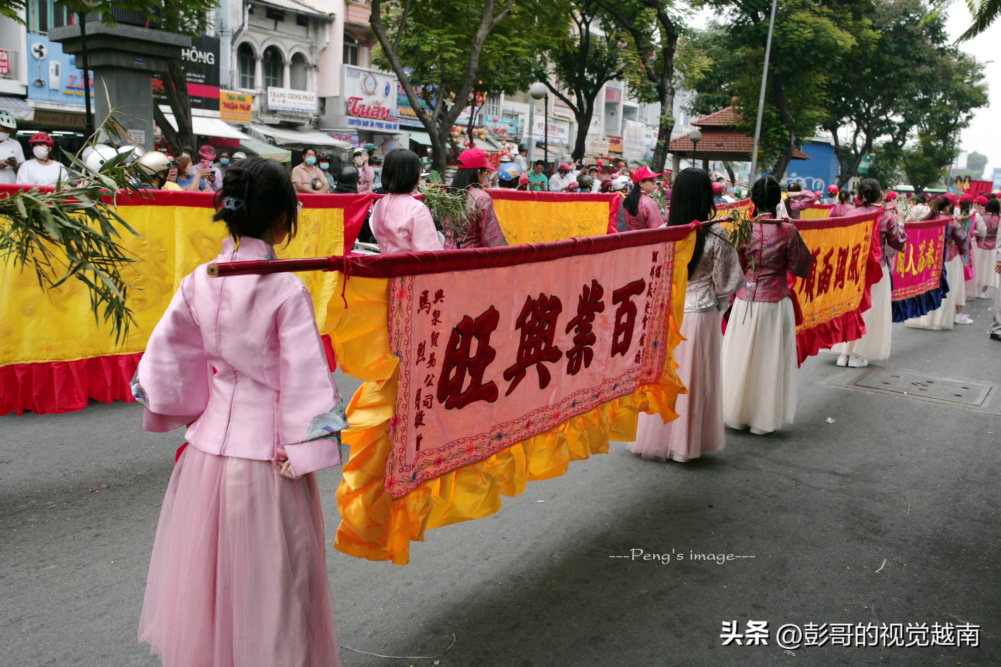 越南西貢華人的【恭請關聖帝君聖駕出遊】活動。
