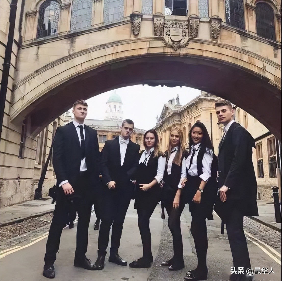 牛津大学首位华裔女生演讲,牛津大学三百年来唯一女辩手