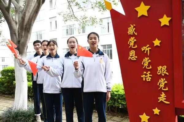 声声入耳！开远这些“00后”唱响歌曲《领航》，激扬青春力量！