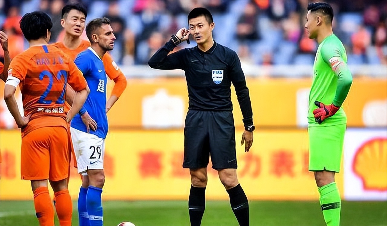 第十四轮中超比赛裁判山东泰山,懦夫才会一蹶不振强者会逆风翻盘