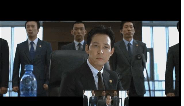 新世界丁青和李子成打天下的时候,新世界丁青李子成冲出来挡住车