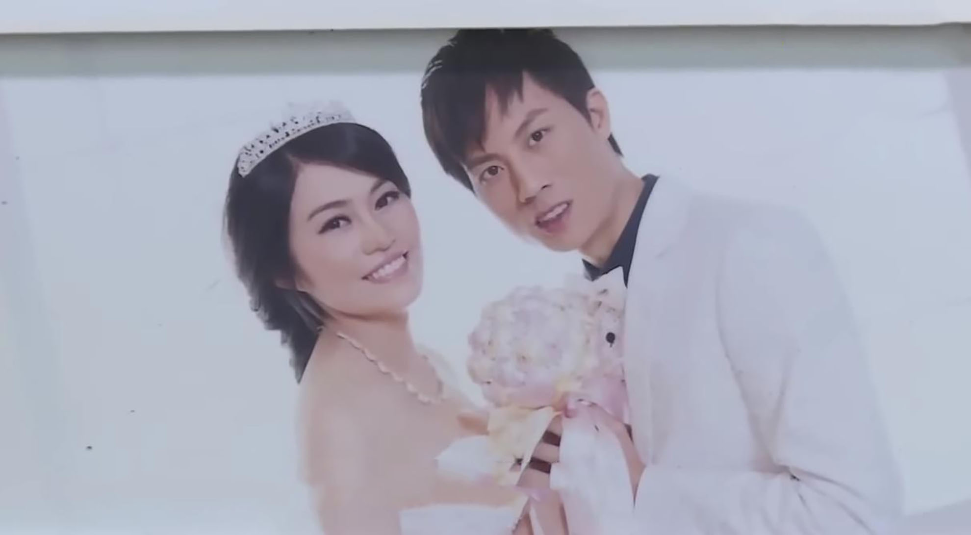 丈夫投资失败妻子摆摊还债,丈夫向妻子娘家借钱创业