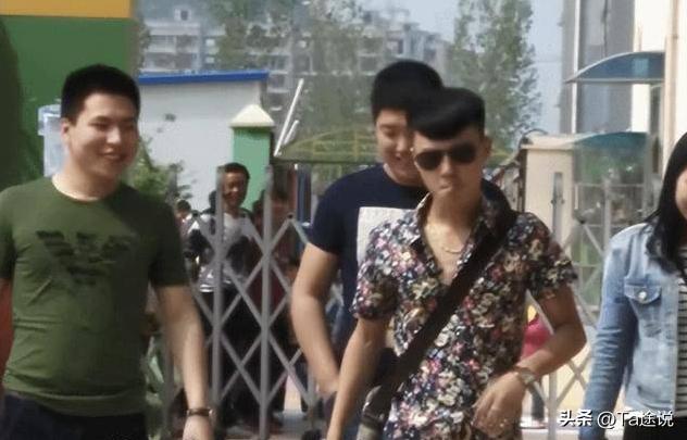 陕西少年酷爱打架，收藏品够买辆车，被“爷爷”救赎后学会感恩