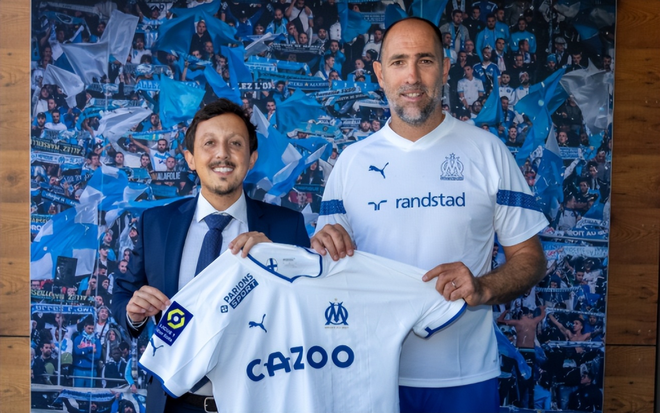 200万+1000万，先租后买！曼联28岁中卫离队踢欧冠，C罗遭打击