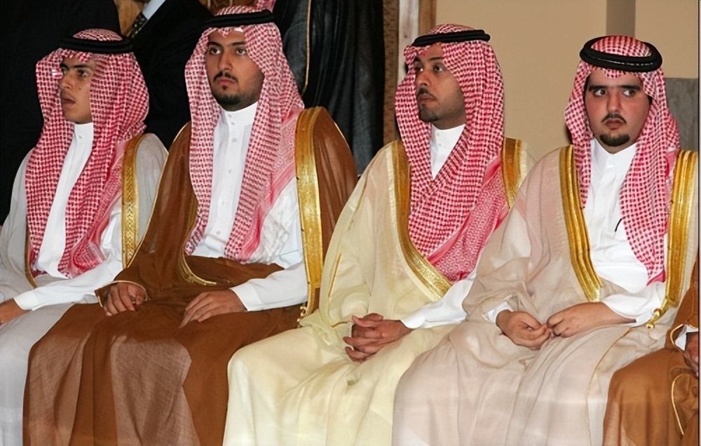 全球“败家女王者”，一条*裤内**价值五十万欧，丈夫死后因欠账被告