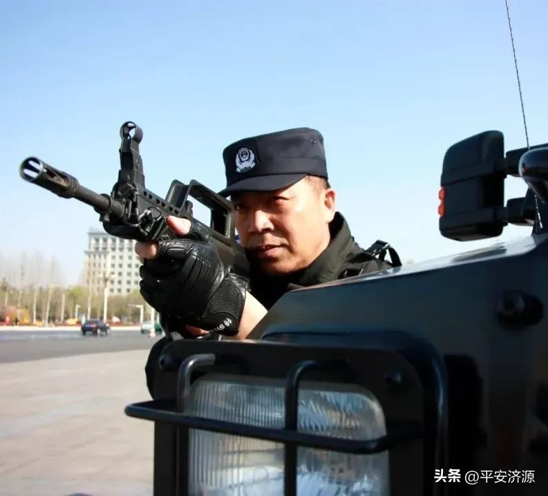 致敬八一戎装虽改初心不变,致敬八一致敬军人