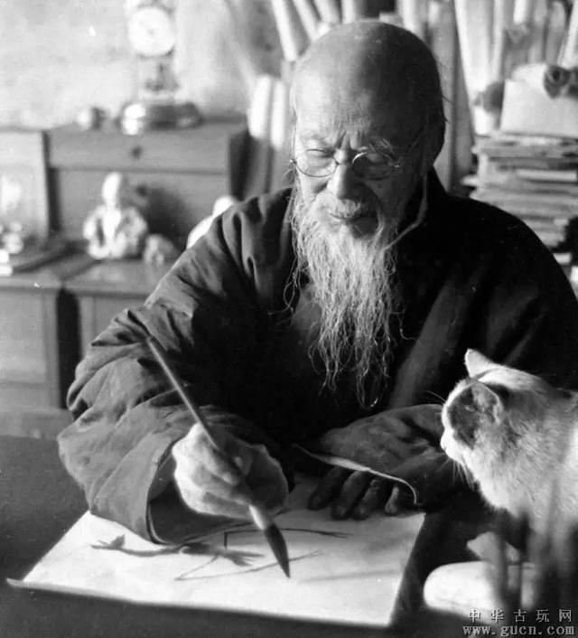 女子拿一幅画鉴宝,专家说是假的,女子:你们可知道我是谁?