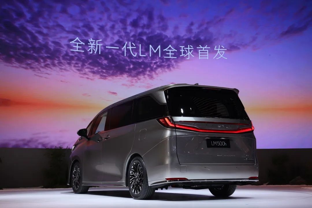 一位航空工程出身，兴趣是走遍全日本温泉的雷克萨斯国际总工程师