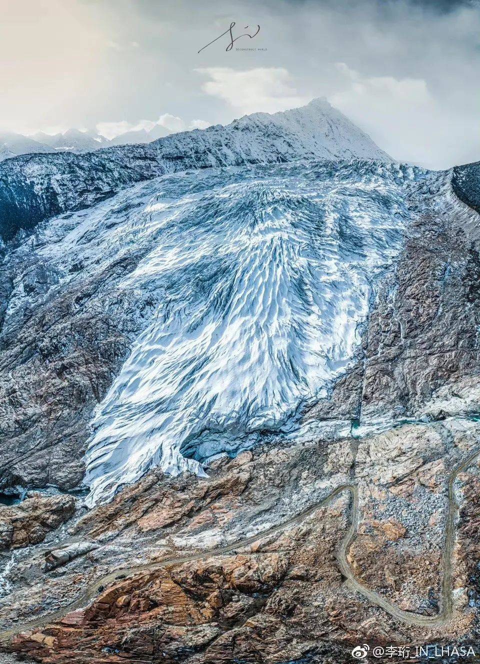 雪山下的某个小镇,雪山下的梦幻球场