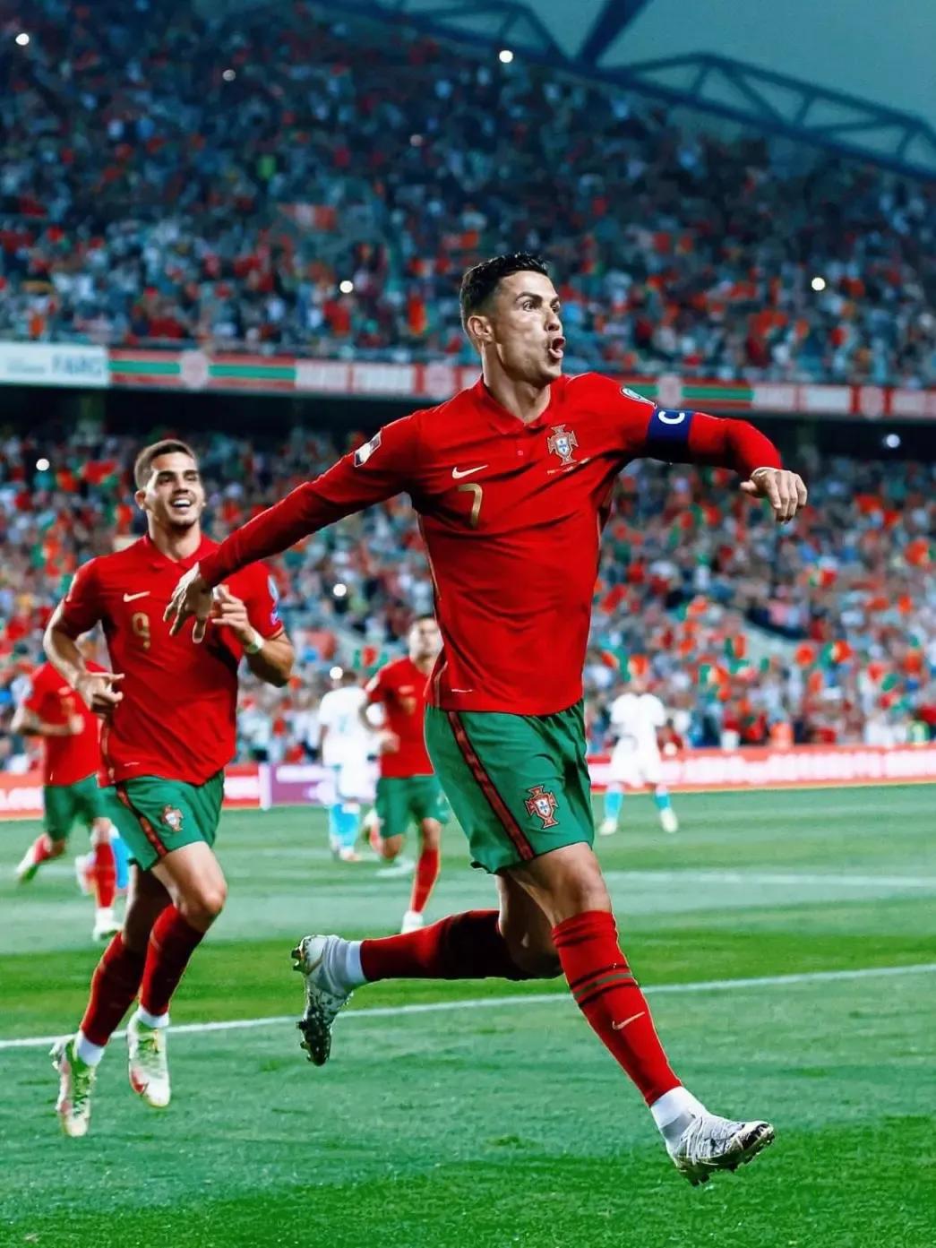 盘点史上最伟大的足球球员排名,世界十大足球传奇球星c罗和梅西