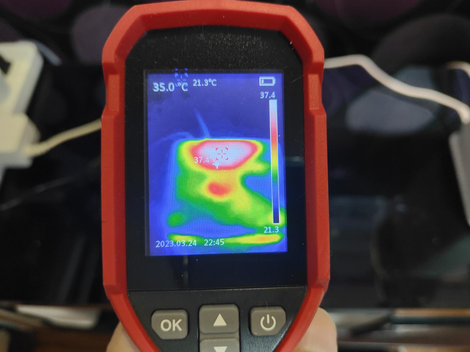 再也不怕投屏被限。零刻EQ12全能小主机直连电视，4K资源轻松看。