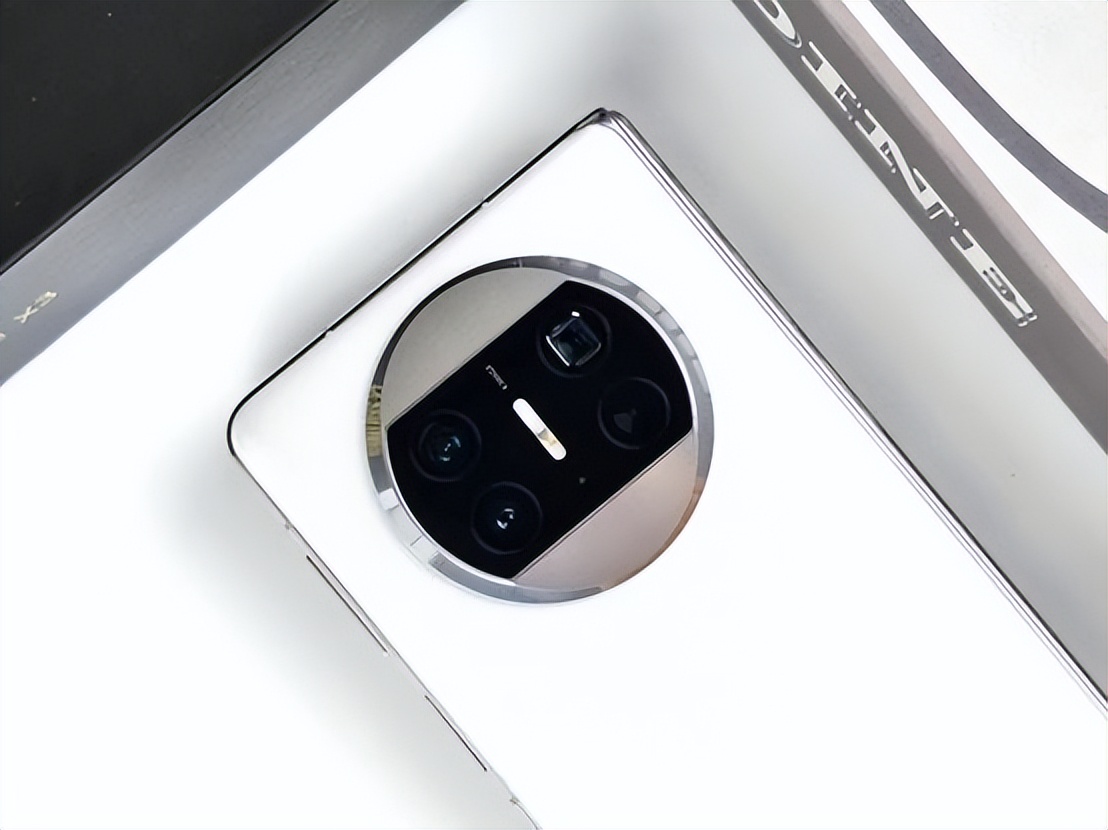 华为发布新款折叠屏手机matexs2,华为折叠屏matex2评测