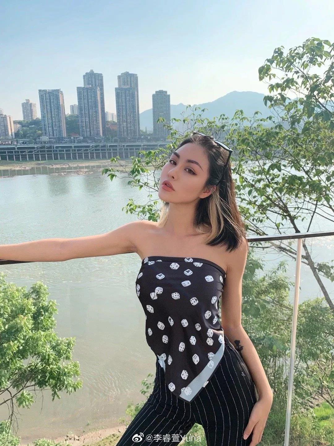 95年重庆辣妹子,95后女孩当街崩溃完整视频