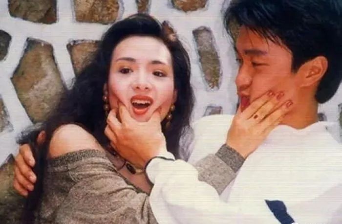 万小刀:“绝色*星艳**”的猛料