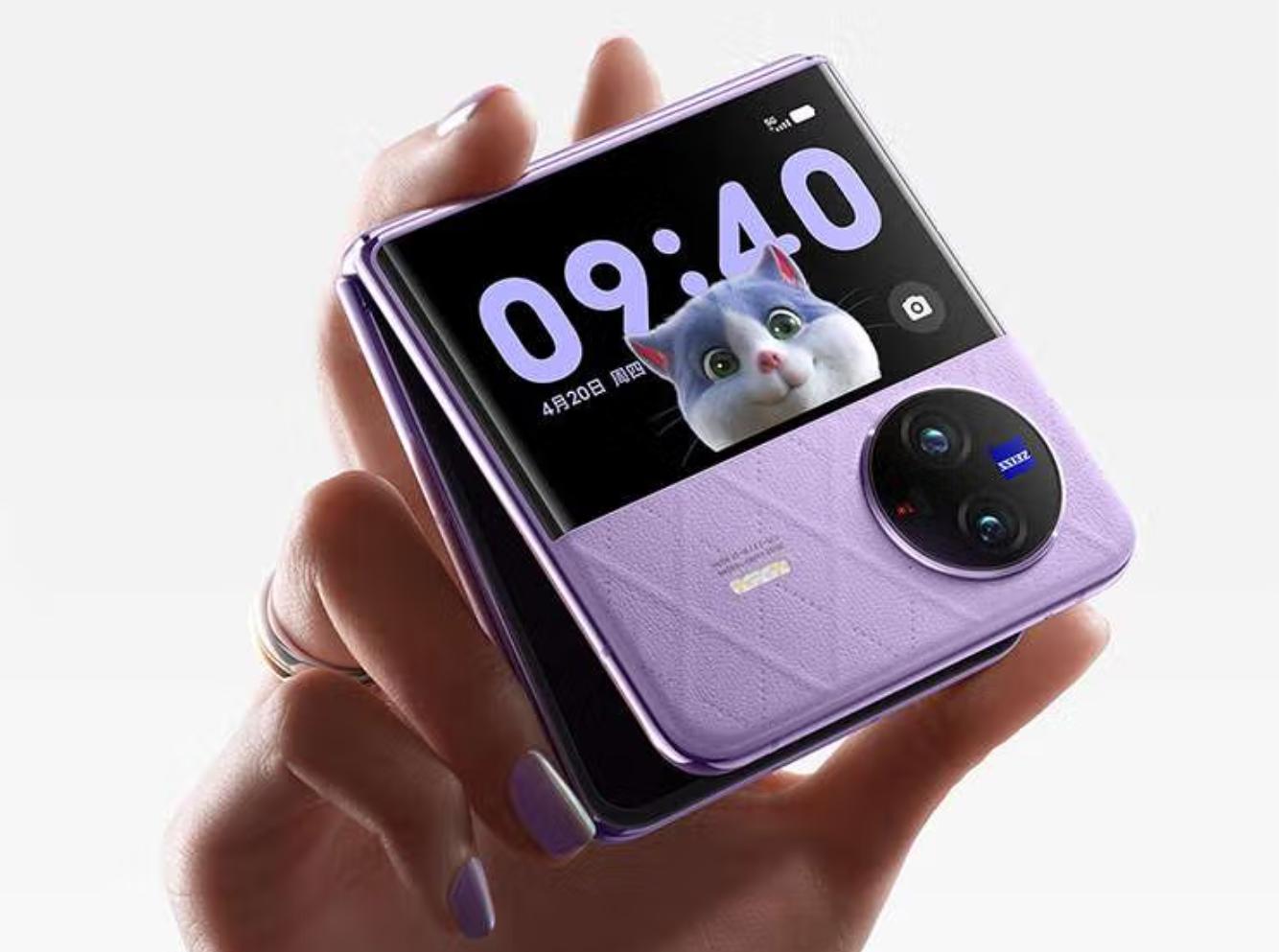 灵魂拷问“折叠屏是否好用”上热搜，是花钱买享受，还是找罪受？