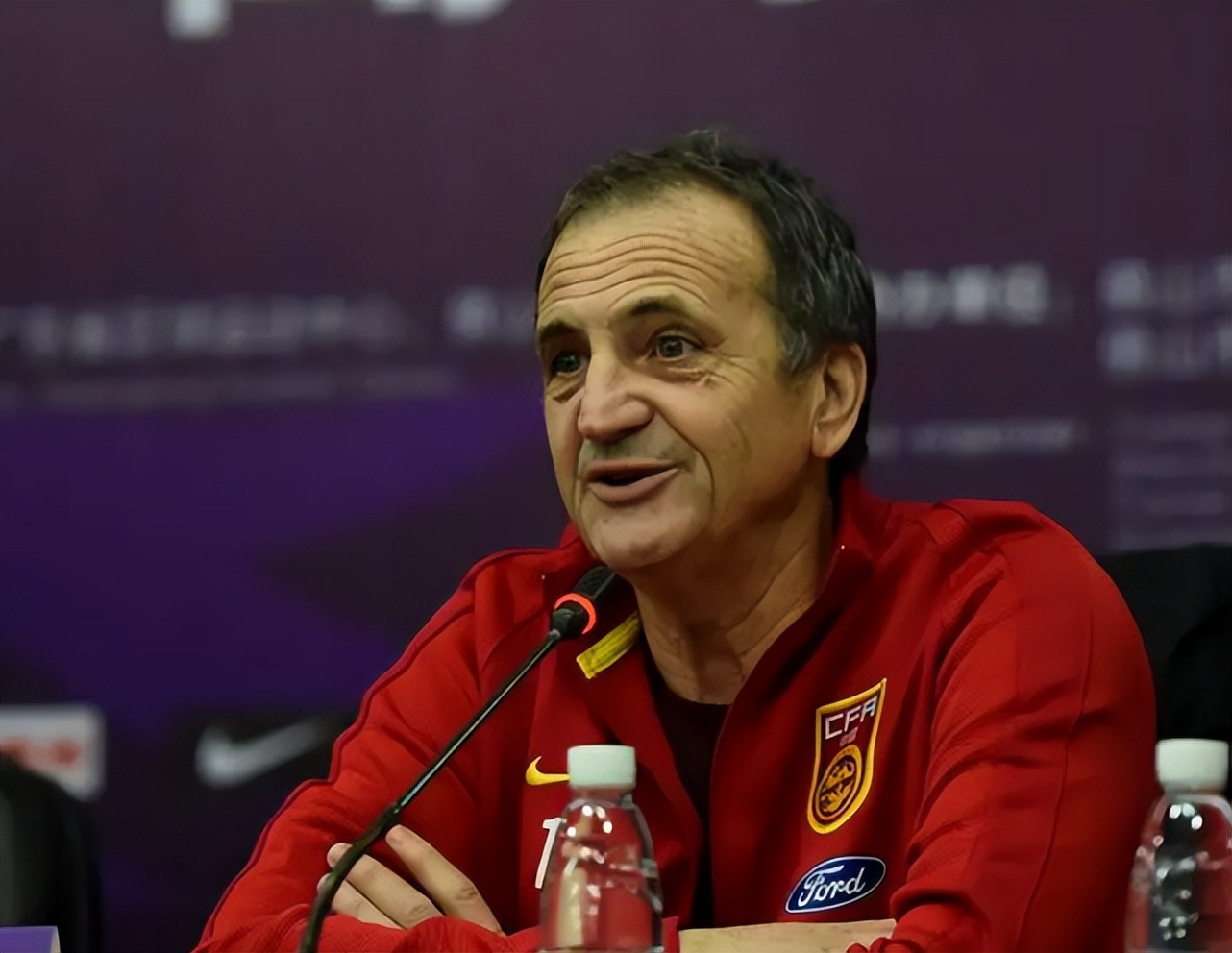 中国足球再遭打击,足球又输了