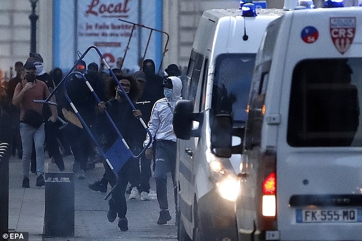 娉曞浗鏃呮父宸村＋琚姭浜嬩欢,鍦ㄦ硶鍥界殑涓浗鏃呮父澶у反琚牳