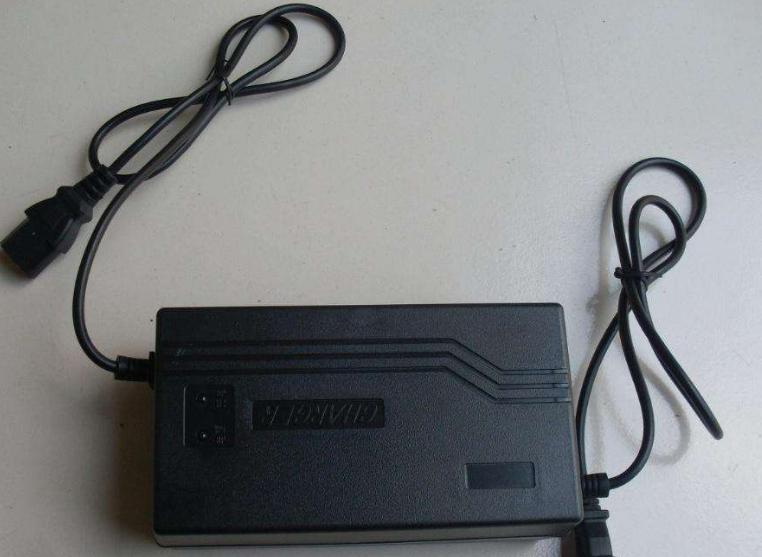 我的电瓶车老是跳闸是怎么回事,电瓶车有电就是跑不快是什么原因