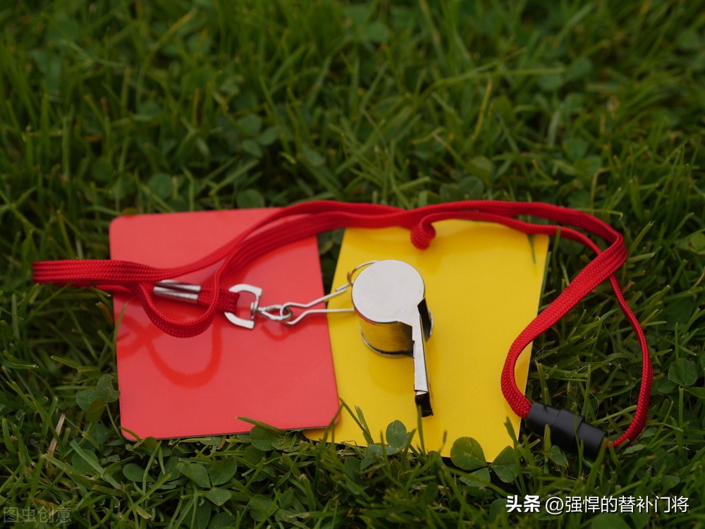 足球比赛中的红黄牌是谁发明的,足球比赛中红黄牌有什么作用