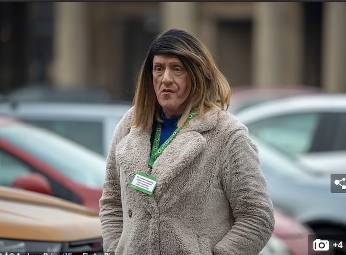 英国跨性别者性侵狗子被捕，获刑后抗议：我是女的，不去男监狱