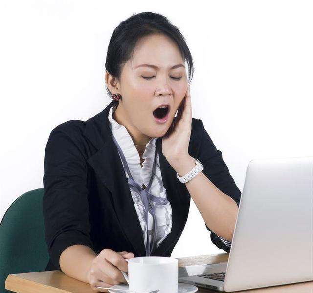 一出生就是营养不良导致头发发黄,头发偏黄就是营养不良吗