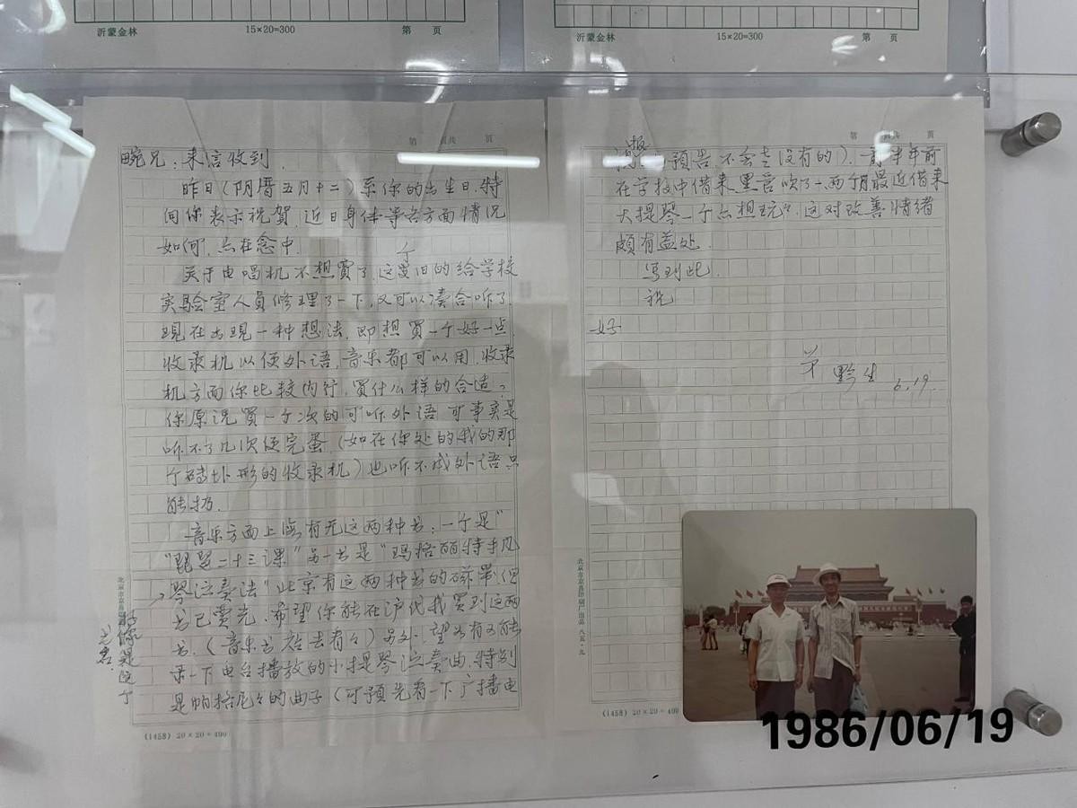 精英高管死于37㎡的独居房：妻儿移民后，他和5吨垃圾生活了20年