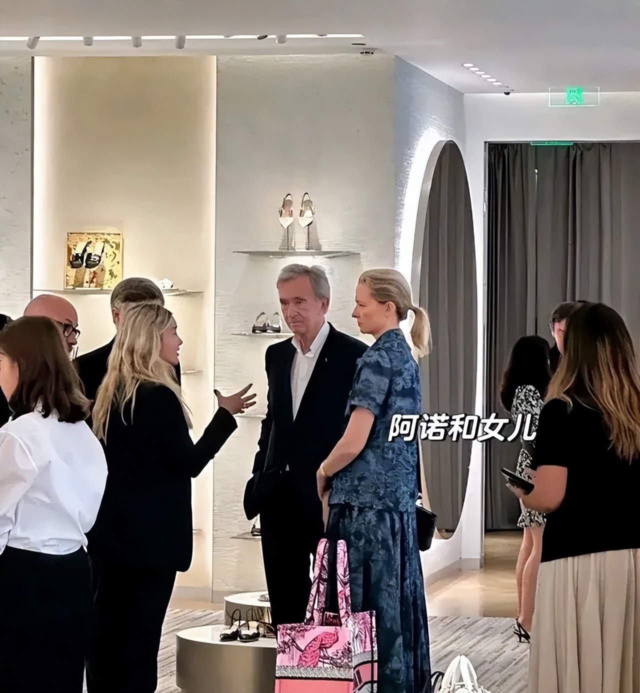 携程宣布：每生一个孩子发5万；新车开卖，何小鹏放话……