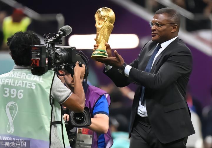 世界杯开幕式残疾男孩对话原视频,世界杯开幕式里的残疾小男孩