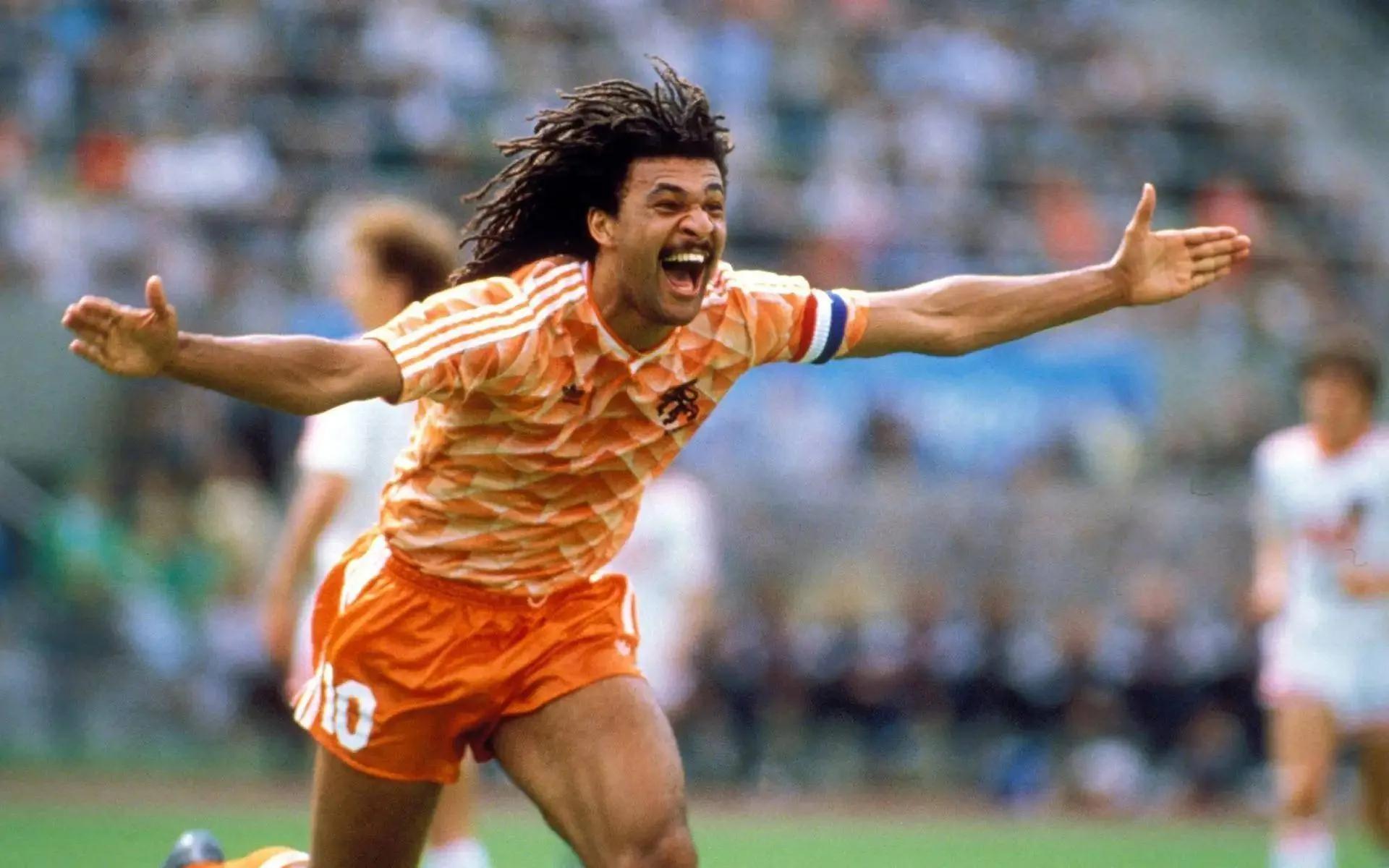 世界足坛历史十大巅峰强者,中国足坛十大中场球员