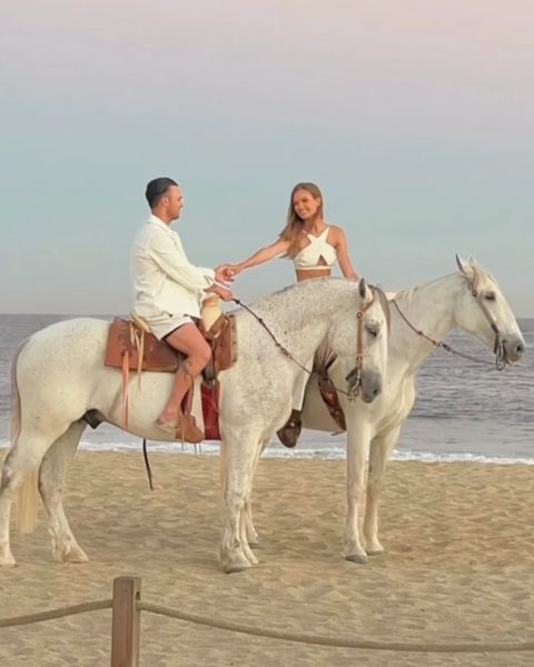 维密天使与硅谷年轻才俊结婚,维密天使结婚穿平底鞋