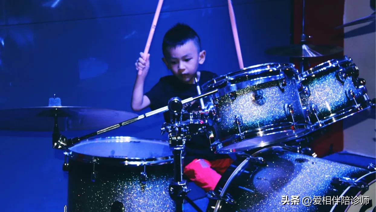 “活着真没意思”，55岁的同事有抑郁症倾向，总会莫名其妙地哭