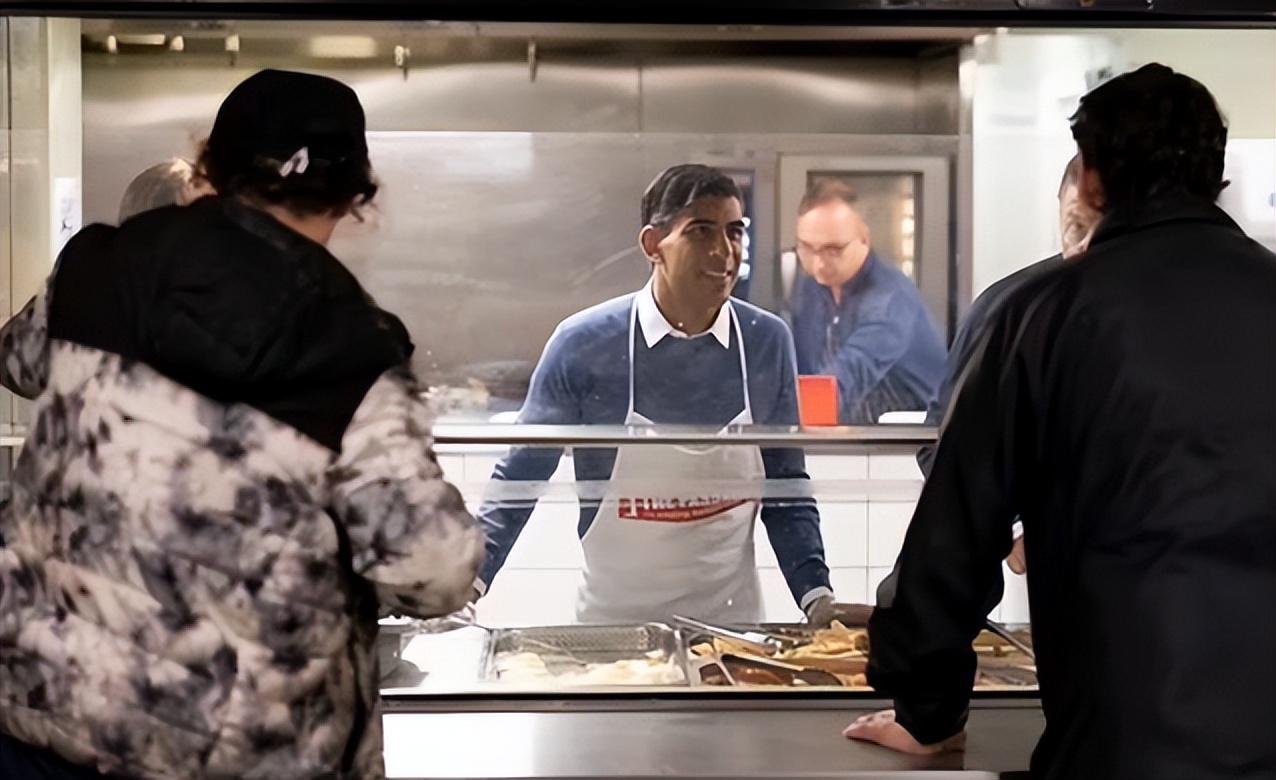 平安夜并不“平安”！英国深陷大*工罢**，美国副总统被“包围”