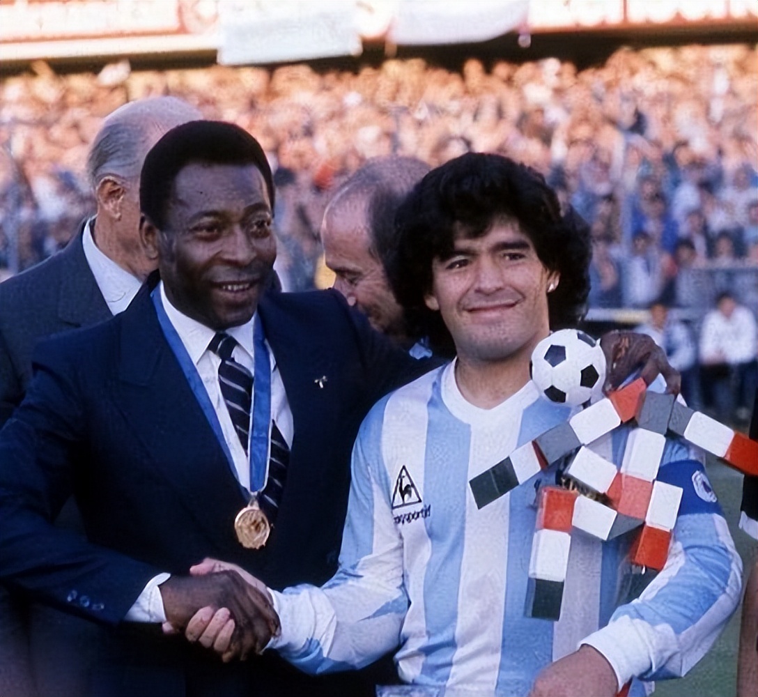 球王贝利天下足球,球王贝利马拉多纳梅西