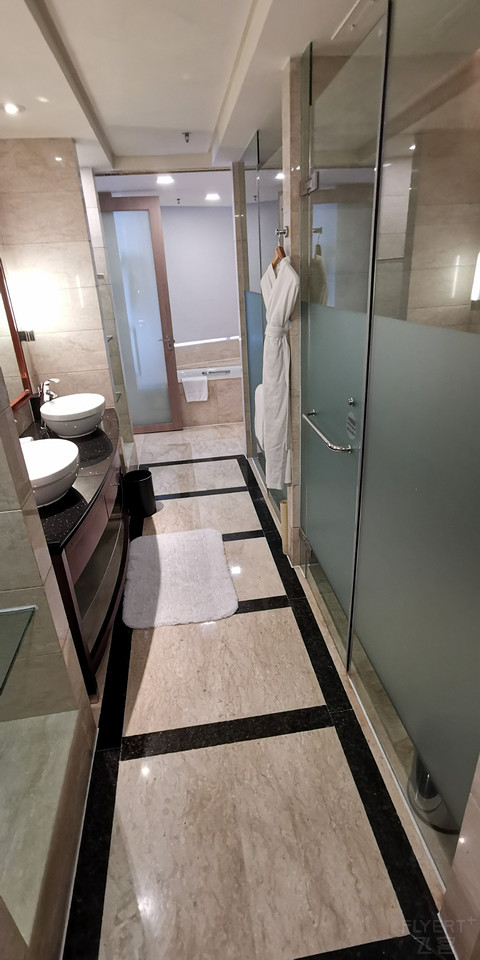 南宁鑫伟万豪酒店离南宁站多远,南宁鑫伟万豪酒店房间内容