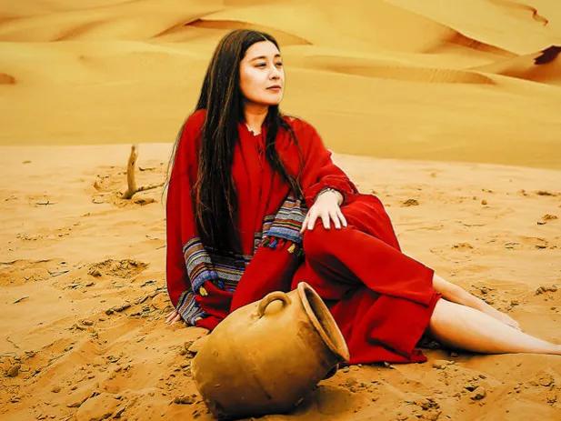 左岸的流年右岸的烟火什么意思,左岸的流年灰色了右岸的烟火含义