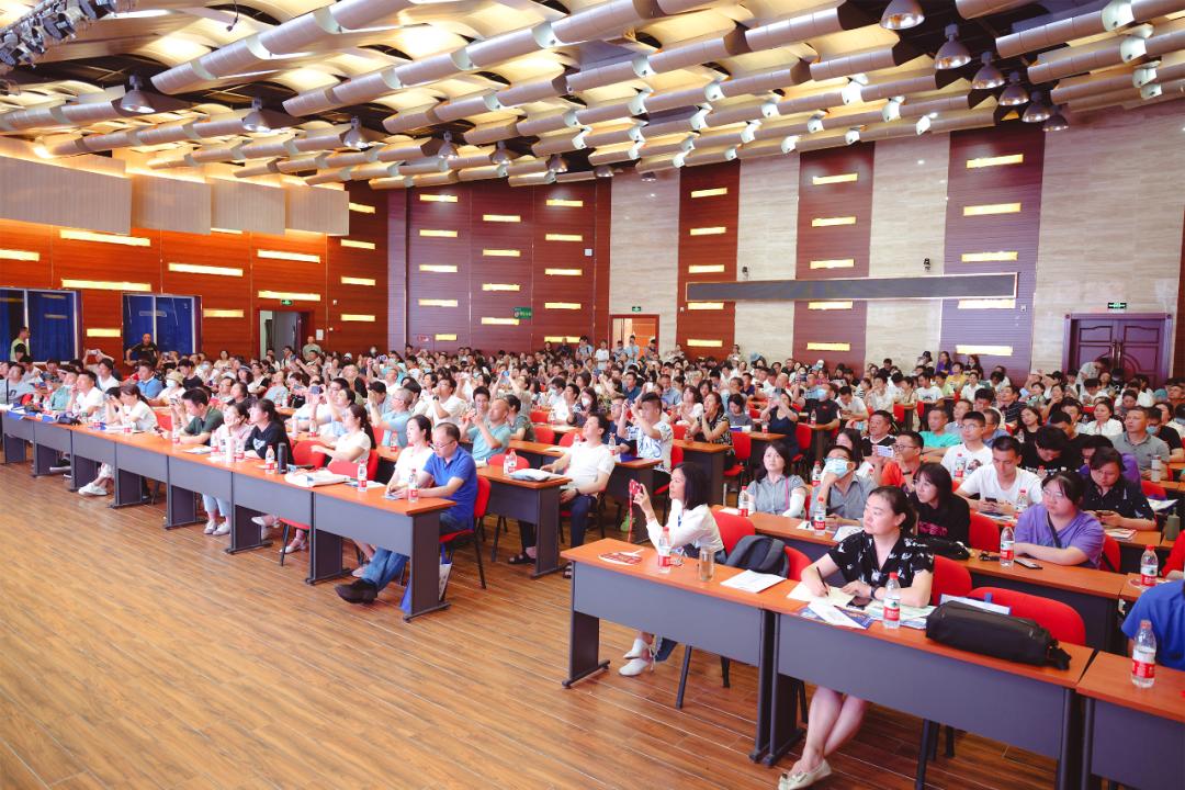 高考志愿怎么填？一万多四川家长的疑问在这场咨询会得到了解答