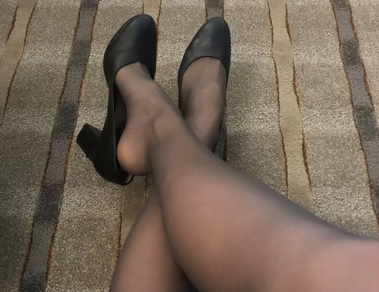 “陪玩陪聊”“原味*袜丝**”，闲鱼“灰色交易”有多荒谬