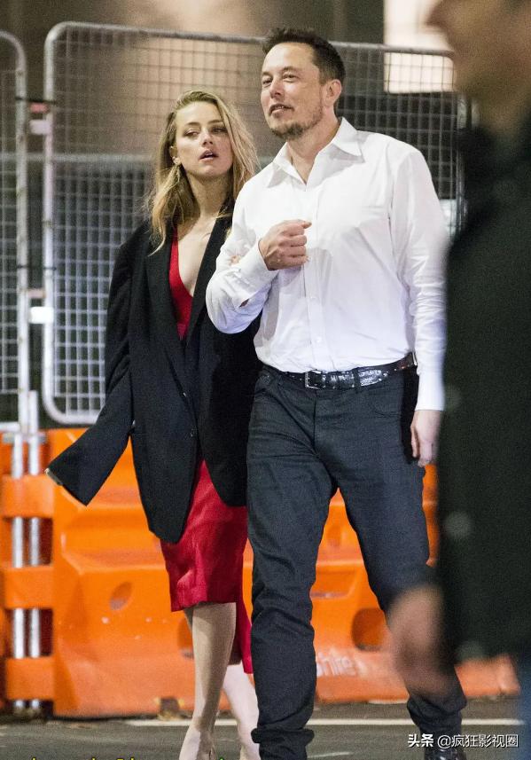 好莱坞不敢封杀，世界首富保驾护航，美国“女海王”要锤爆船长了