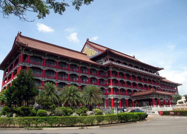 1968年，台湾18岁女孩远嫁非洲当王妃，两年后撇下女儿哀求回国