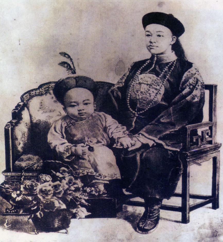 老汉宝刀卖500万专家指责现场,老人500万卖宝刀专家指责