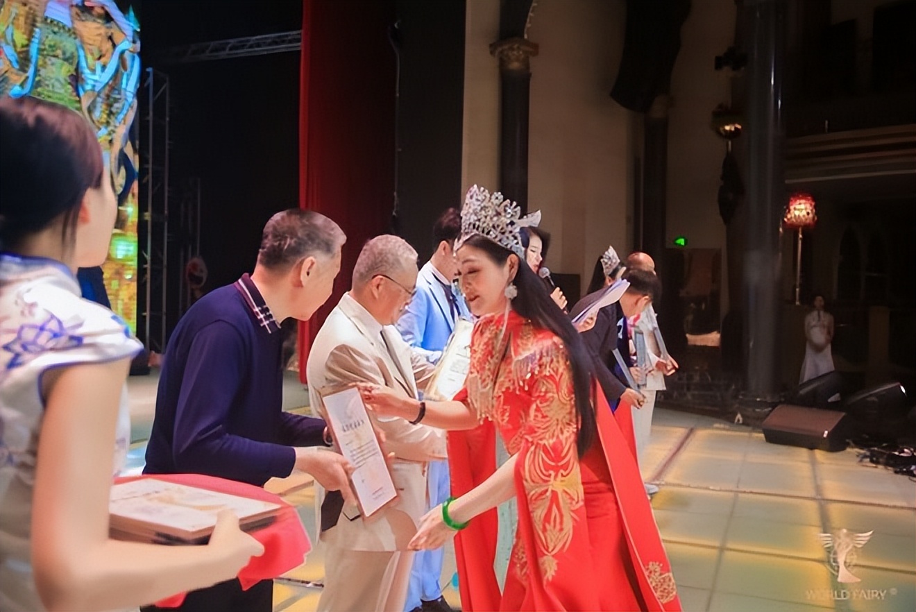 第六届世界女神大赛,蔻墨杯冠军