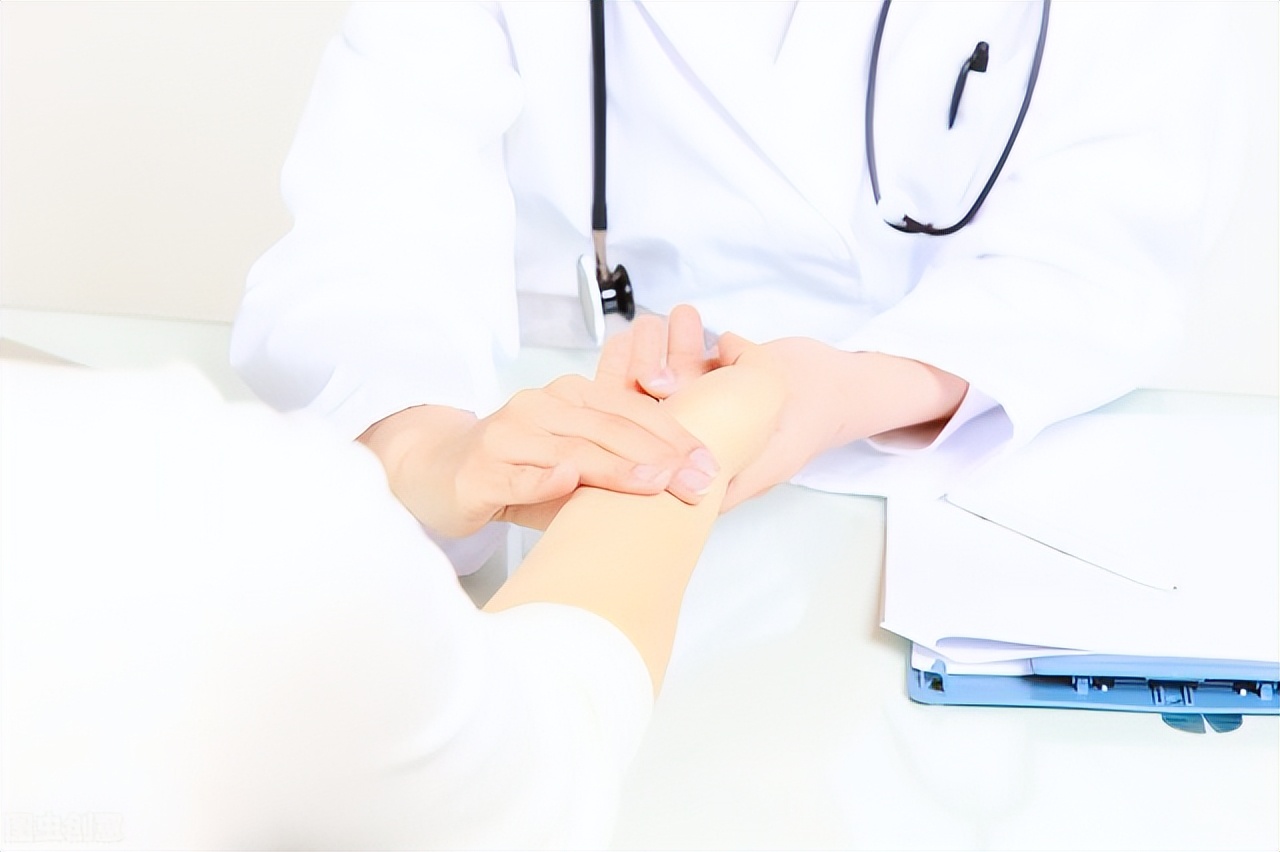 18岁女孩乳腺纤维瘤,少女乳腺纤维瘤建议切除吗