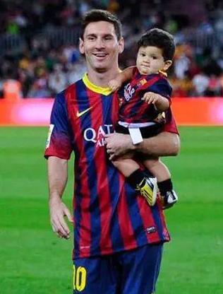 梅西为三个孩子以后的生活发愁了,梅西三个儿子对他的评价