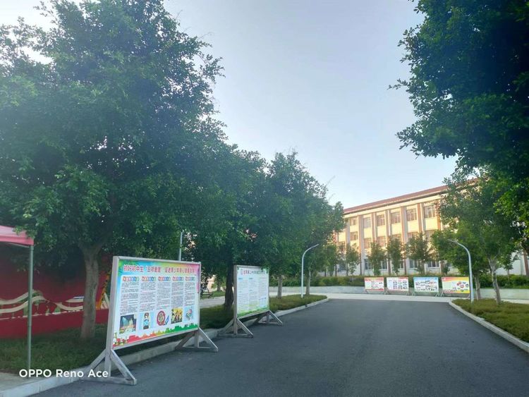 纪念初中毕业五十周年谢老师教育赞母校巨变